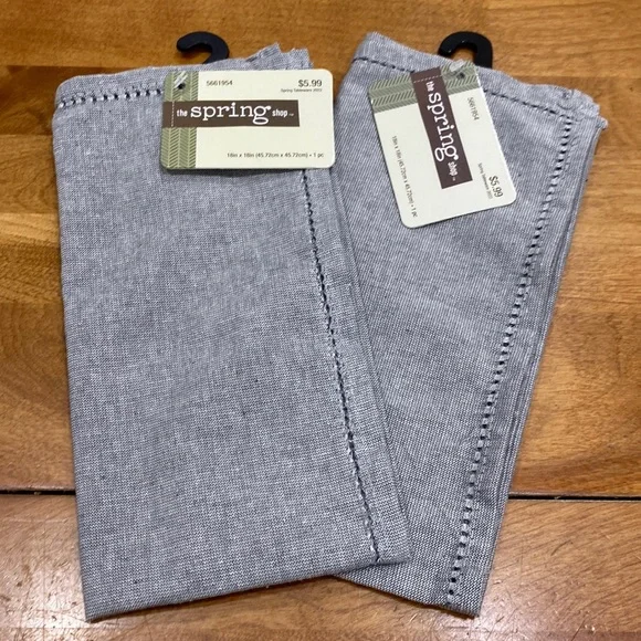 NWT.  8piece, placemats/napkin set. - Picture 5 of 12